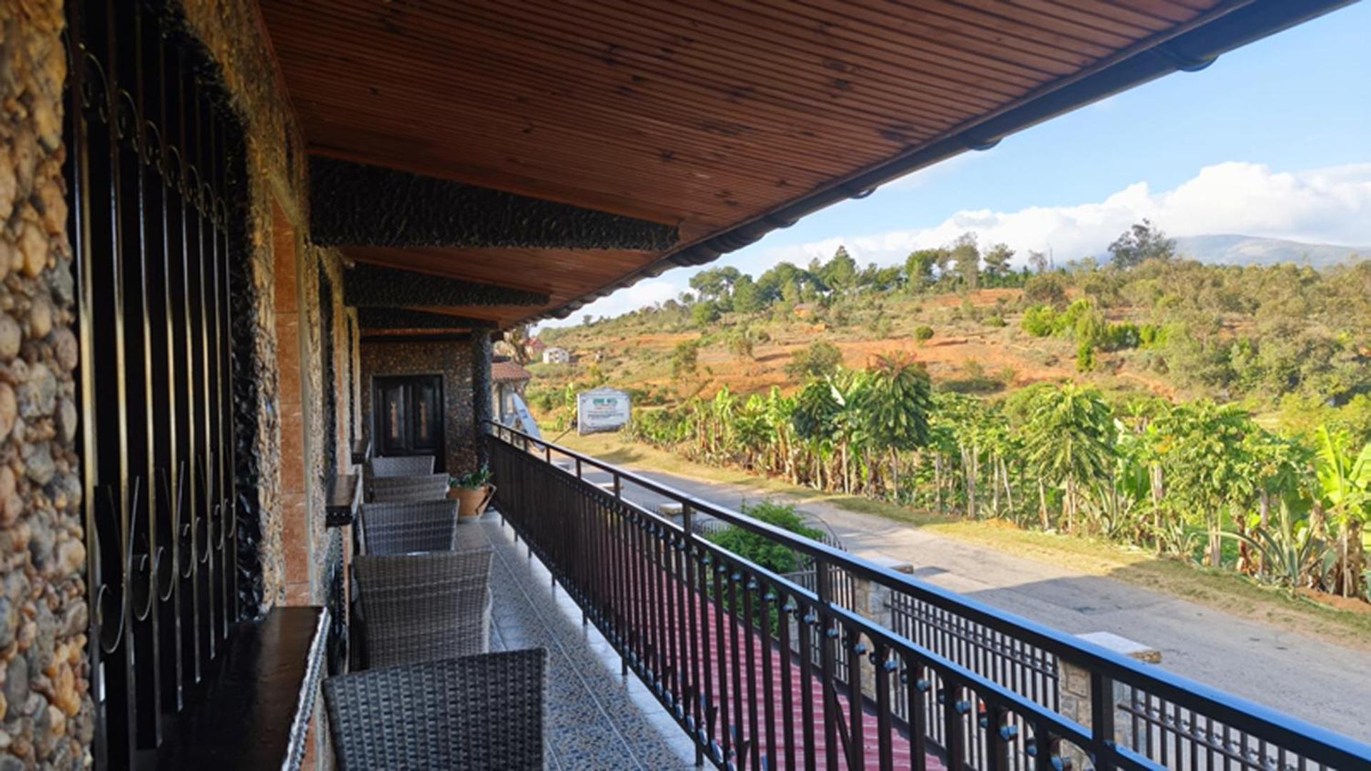 Hotel Restaurant Le Miamiam Glouglou Ambositra Extérieur photo