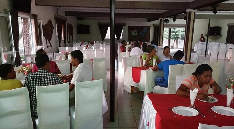 Hotel Restaurant Le Miamiam Glouglou Ambositra Extérieur photo