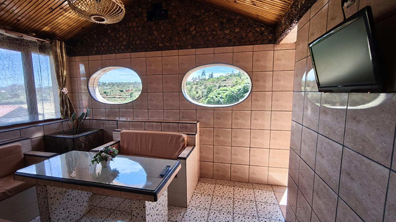 Hotel Restaurant Le Miamiam Glouglou Ambositra Extérieur photo